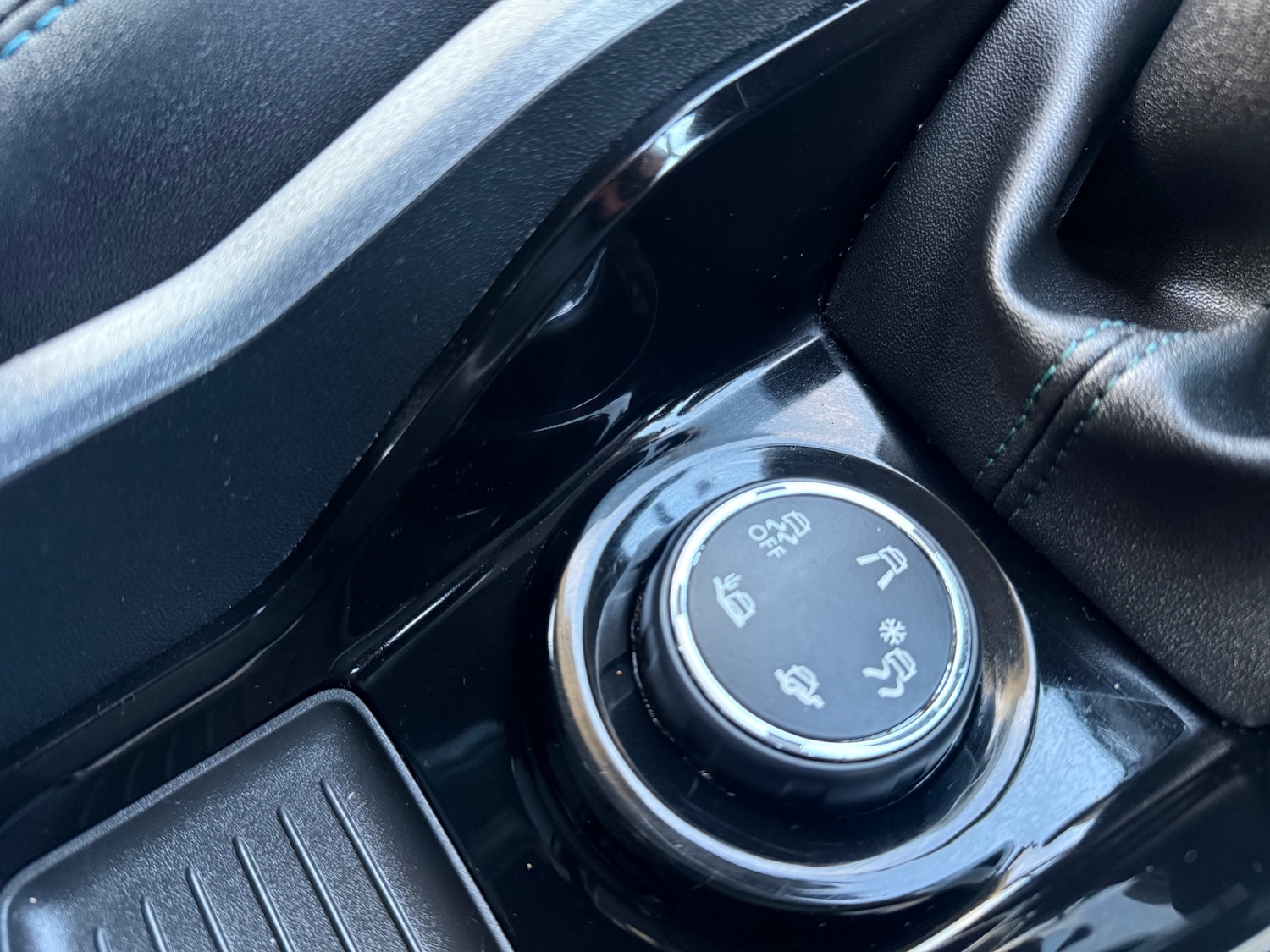 Used Peugeot 2008 2015 for sale - 76799530: Photo 14