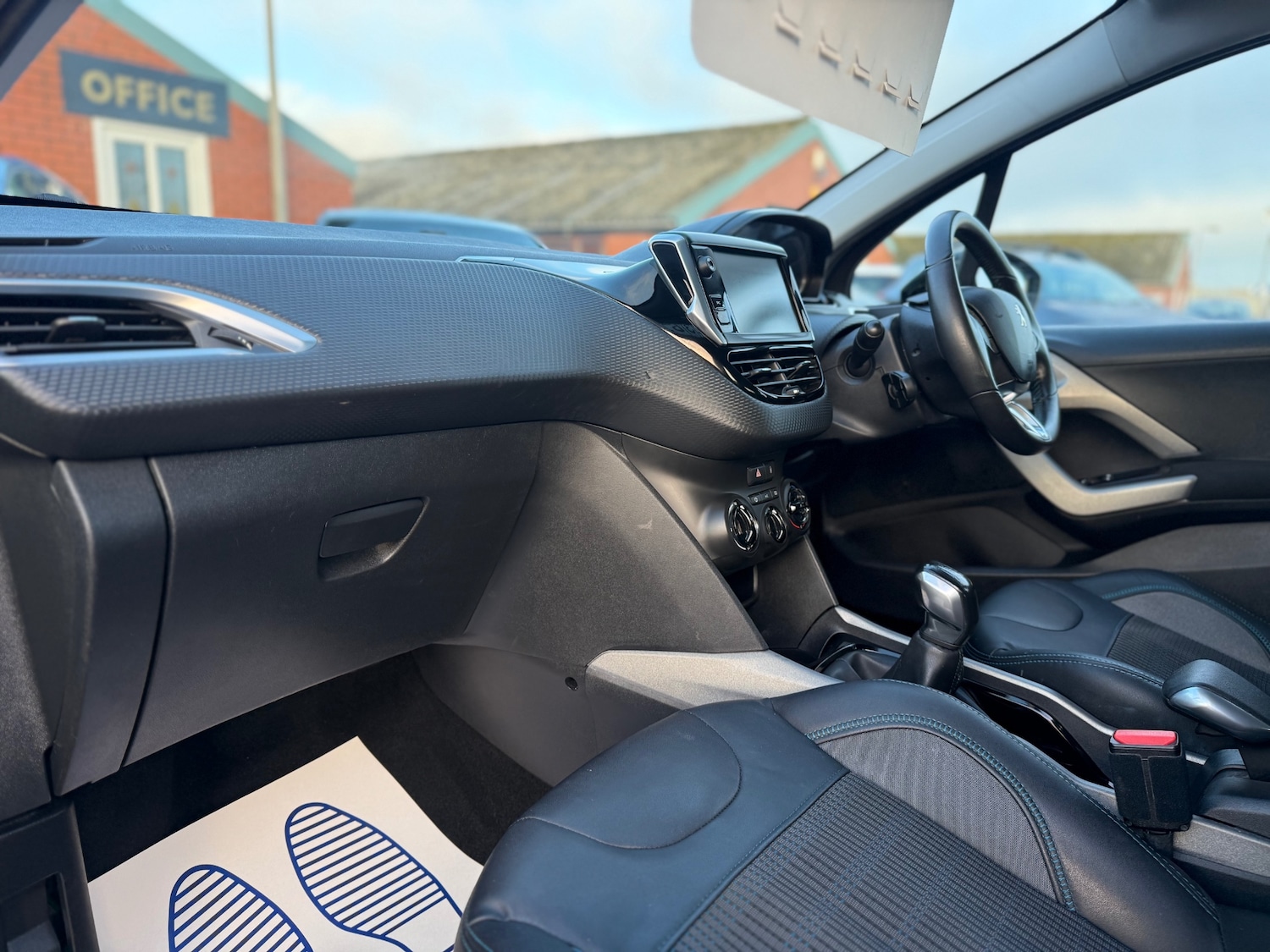 Used Peugeot 2008 2015 for sale - 76799530: Photo 20