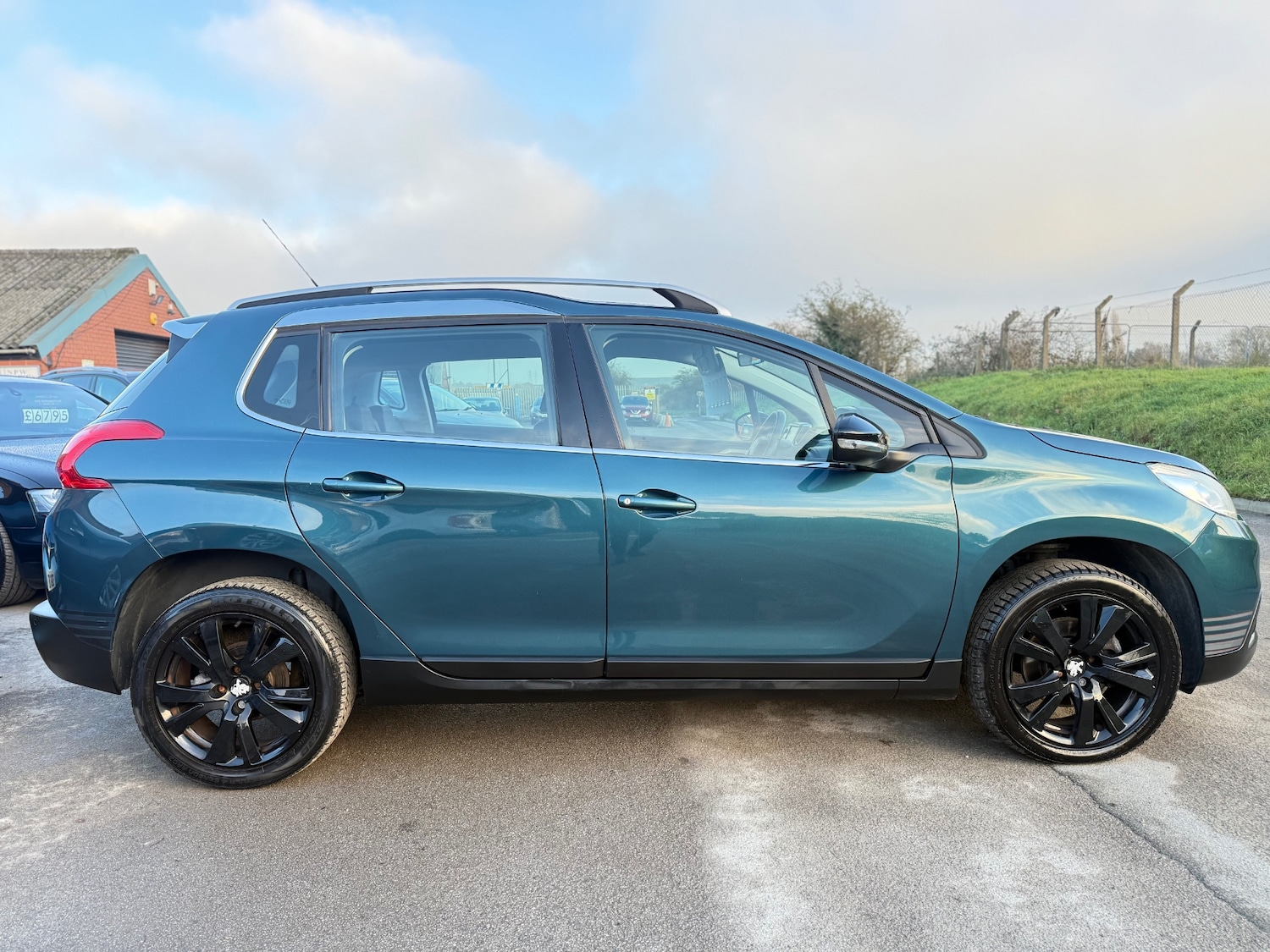 Used Peugeot 2008 2015 for sale - 76799530: Photo 5