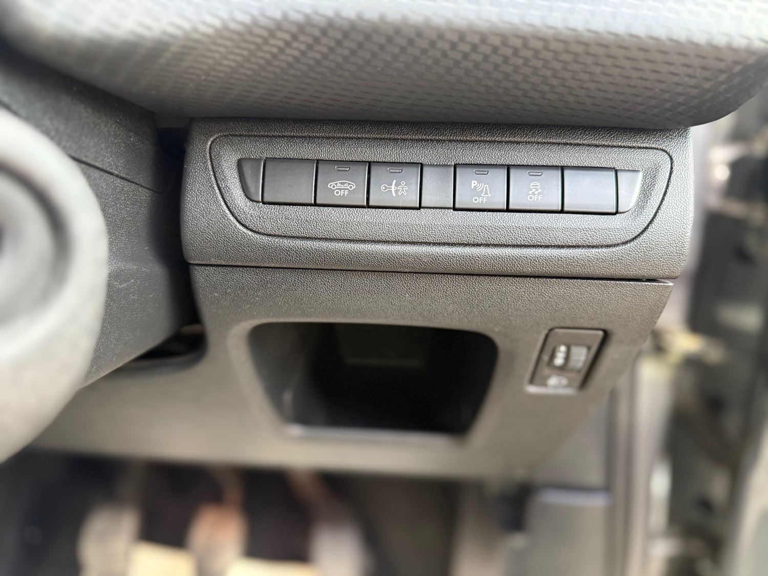 Used Peugeot 2008 2016 for sale - 76897146: Photo 11