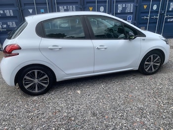 Used Peugeot 208 2016 for sale - 79081327: Photo