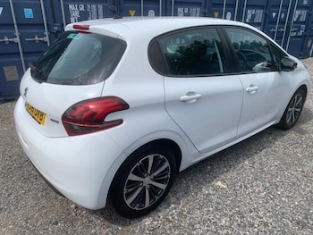 Used Peugeot 208 2016 for sale - 79081327: Photo
