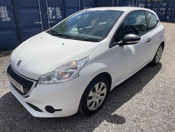 Used Peugeot 208 2014 for sale - 75213188: Photo