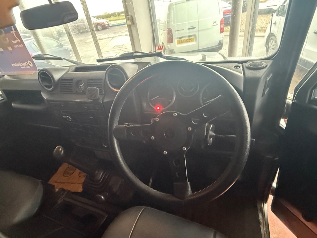 Used Land Rover Defender 2011 for sale - 76710689: Photo 21
