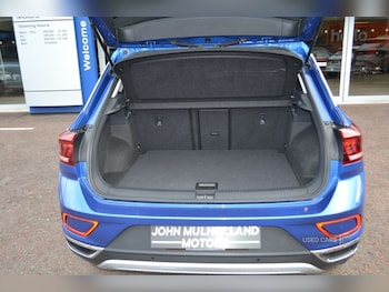 Used Volkswagen T-Roc 2023 for sale - 76228609: Photo