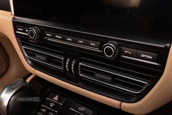 Used Porsche Macan 2021 for sale - 76123327: Photo 19