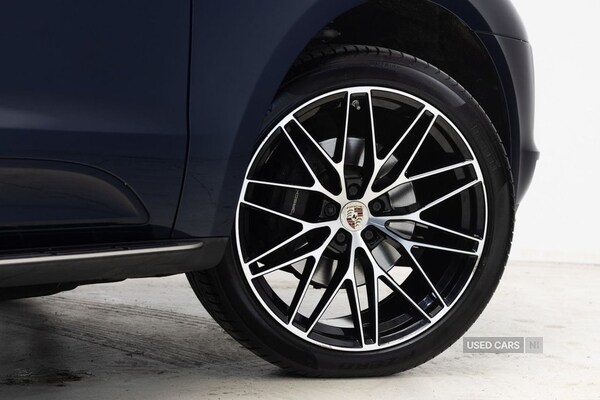 Used Porsche Macan 2021 for sale - 76123327: Photo 9