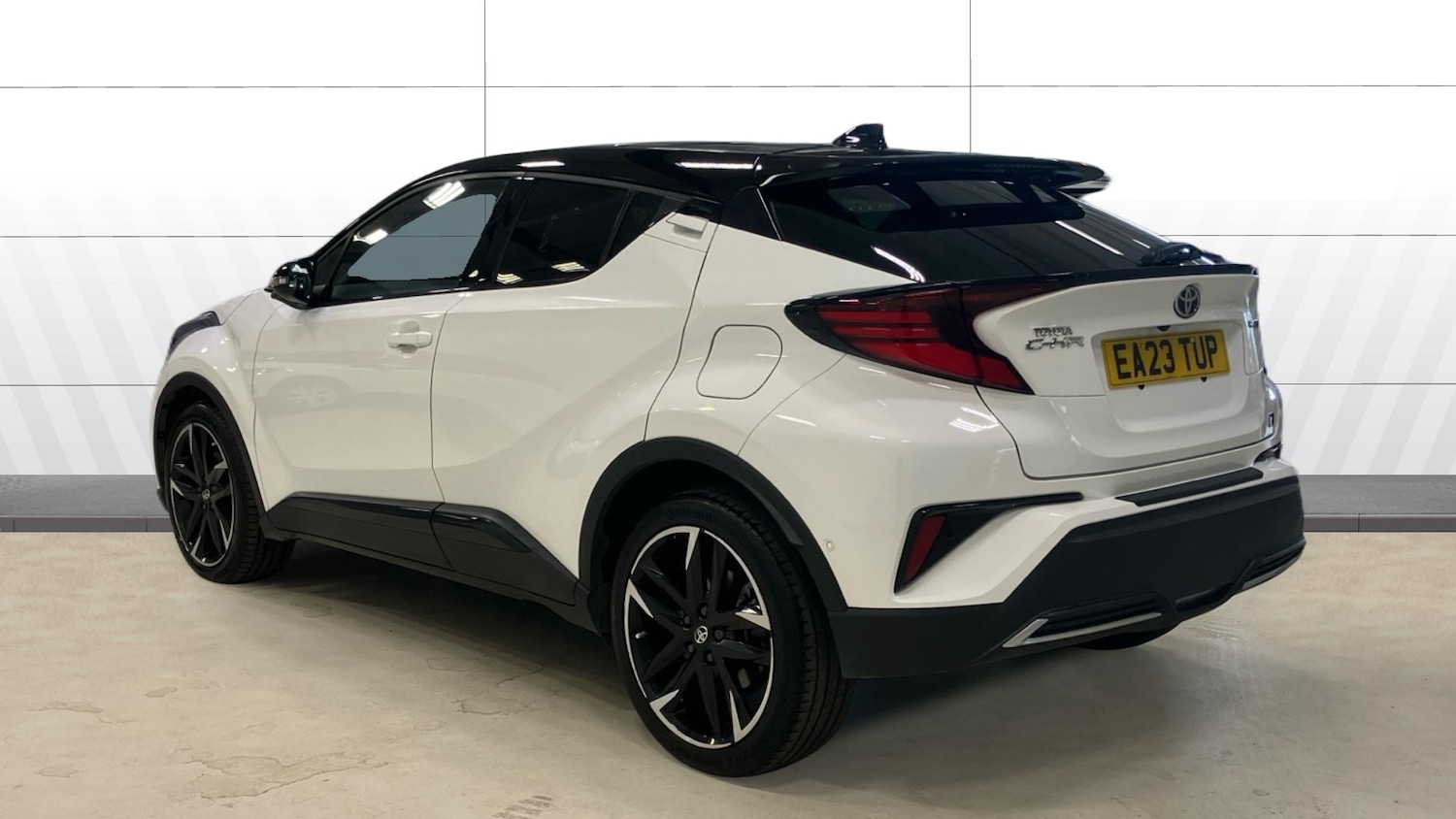 Used Toyota C-HR 2023 for sale - 78031436: Photo 2