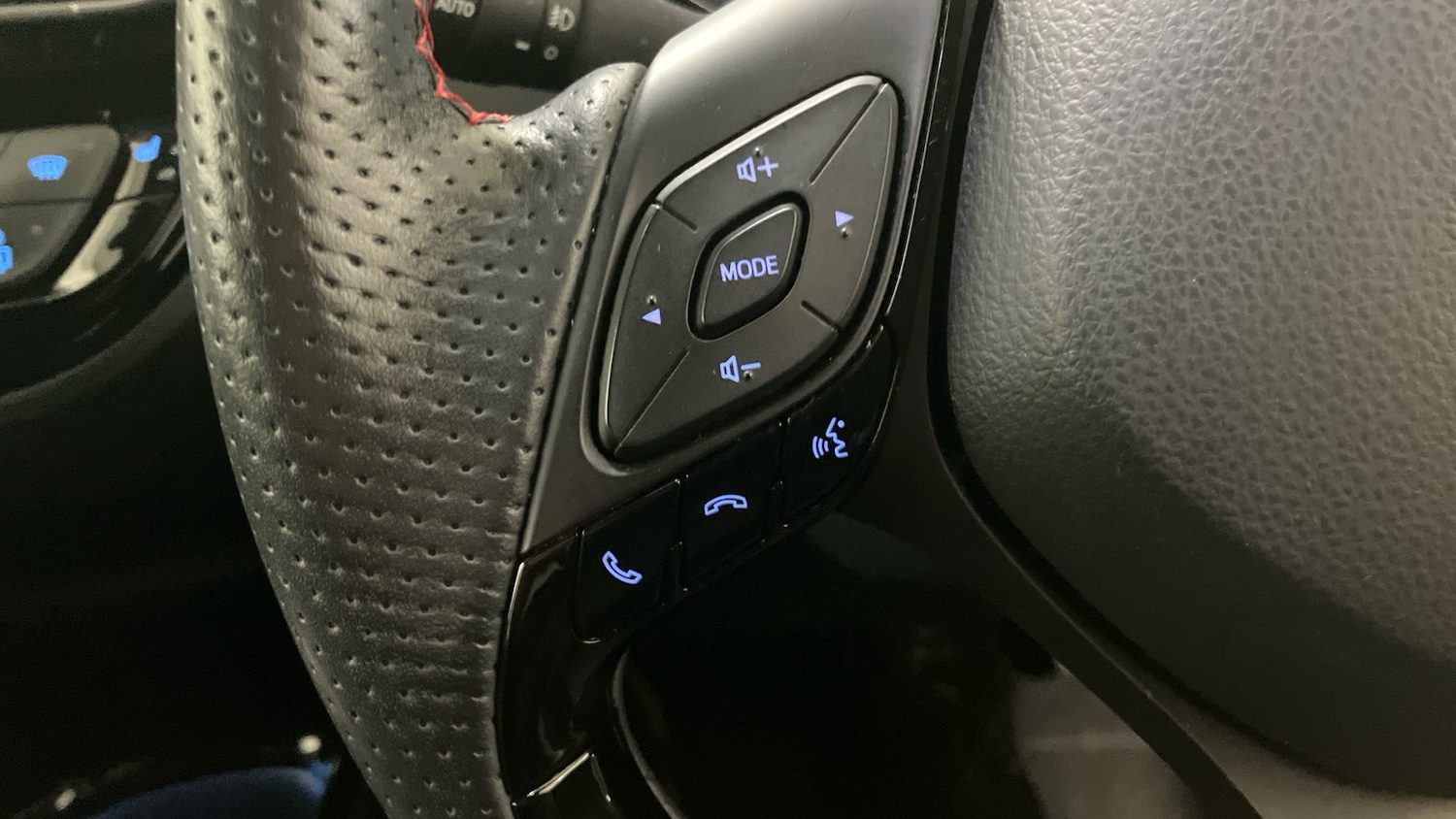 Used Toyota C-HR 2023 for sale - 78031436: Photo 32