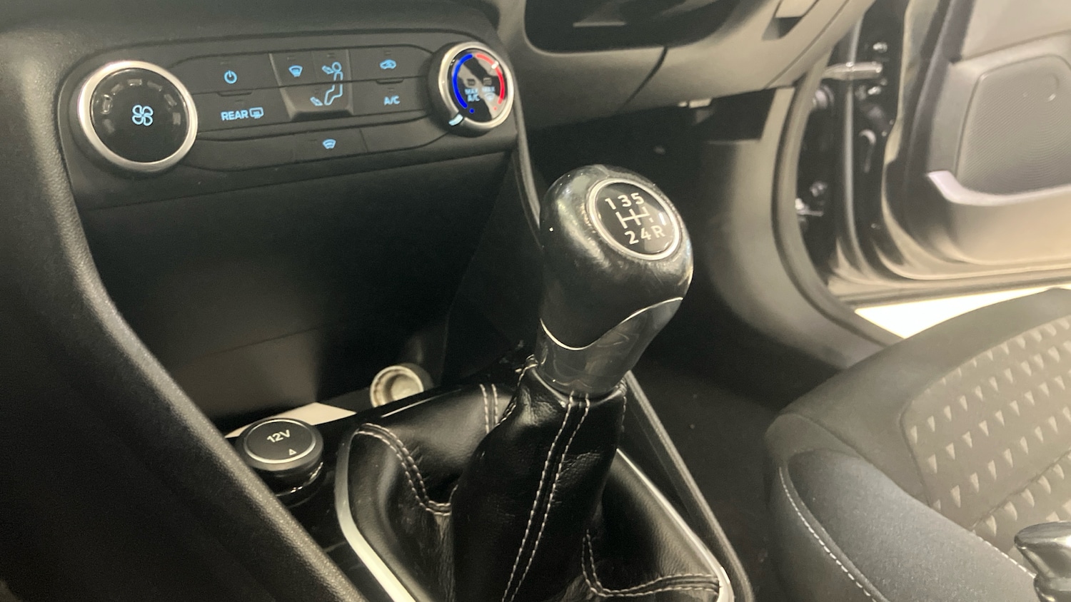 Used Ford Fiesta 2017 for sale - 76693237: Photo 13