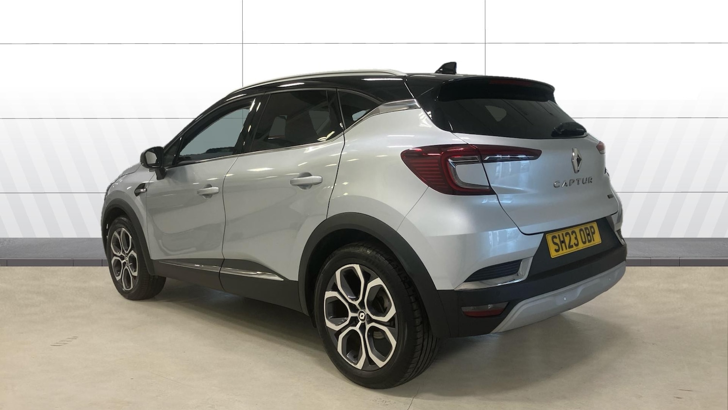 Used Renault Captur 2023 for sale - 76461726: Photo 2