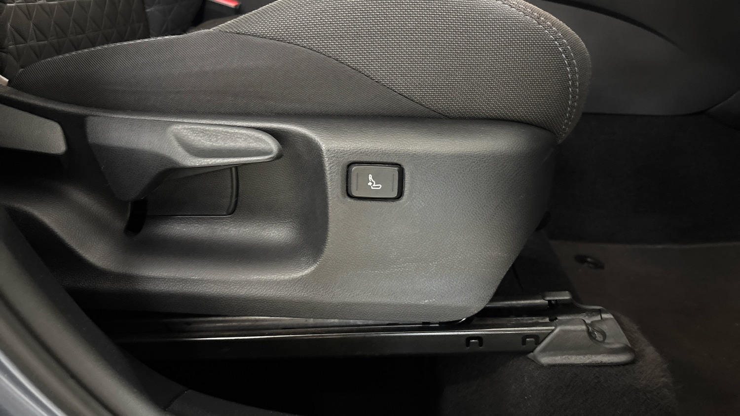 Used Toyota C-HR 2021 for sale - 76374292: Photo 43