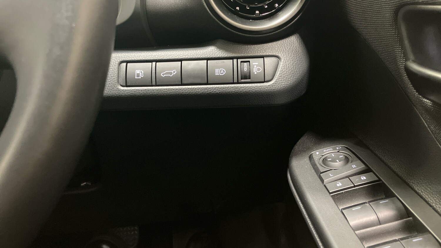 Used Toyota C-HR 2025 for sale - 78122905: Photo 22