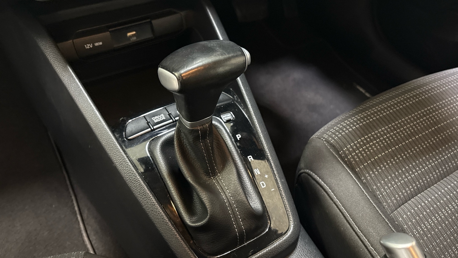 Used Kia Stonic 2022 for sale - 76776341: Photo 13