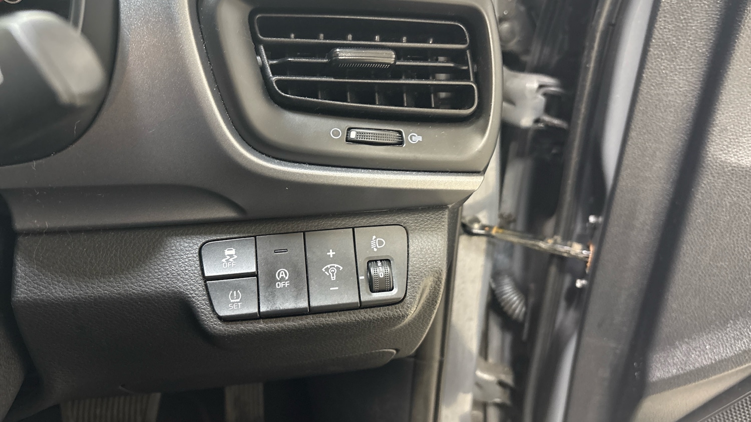 Used Kia Stonic 2022 for sale - 76776341: Photo 28