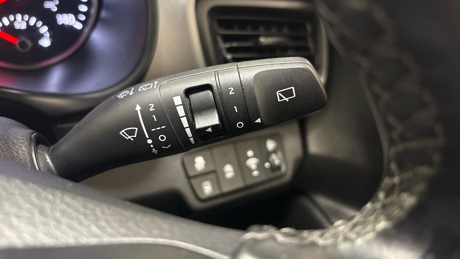 Used Kia Stonic 2022 for sale - 76776341: Photo 33