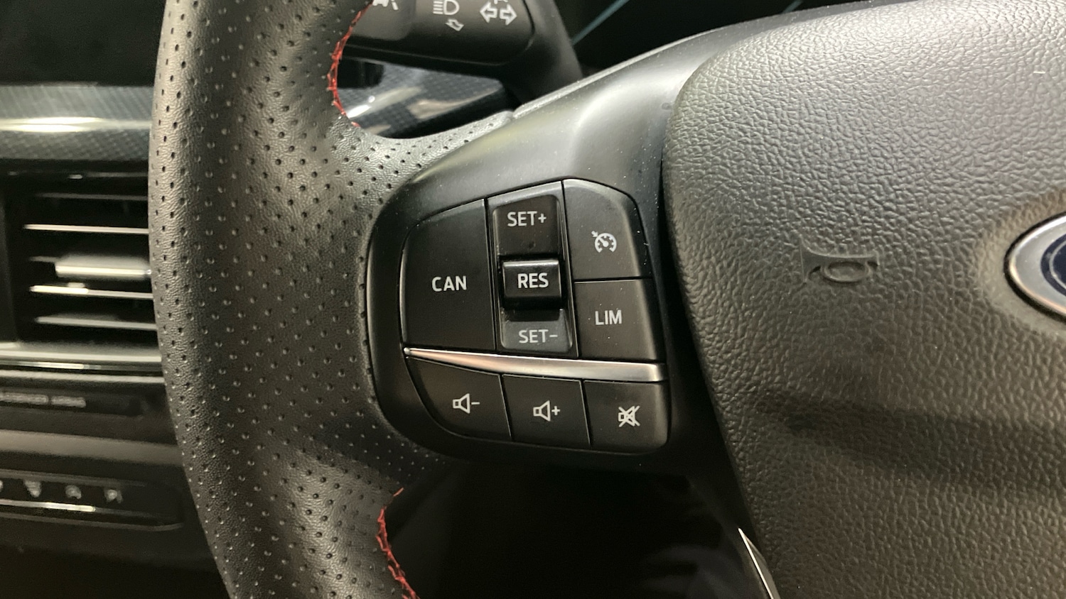 Used Ford Focus 2023 for sale - 76436492: Photo 32