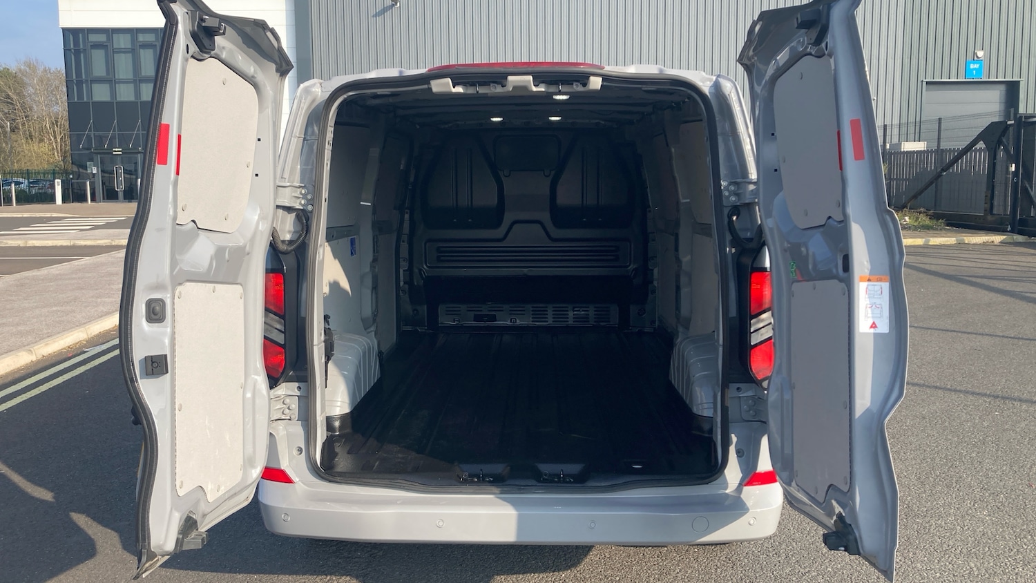 Used Ford Transit Custom 2024 for sale - 77983556: Photo 3