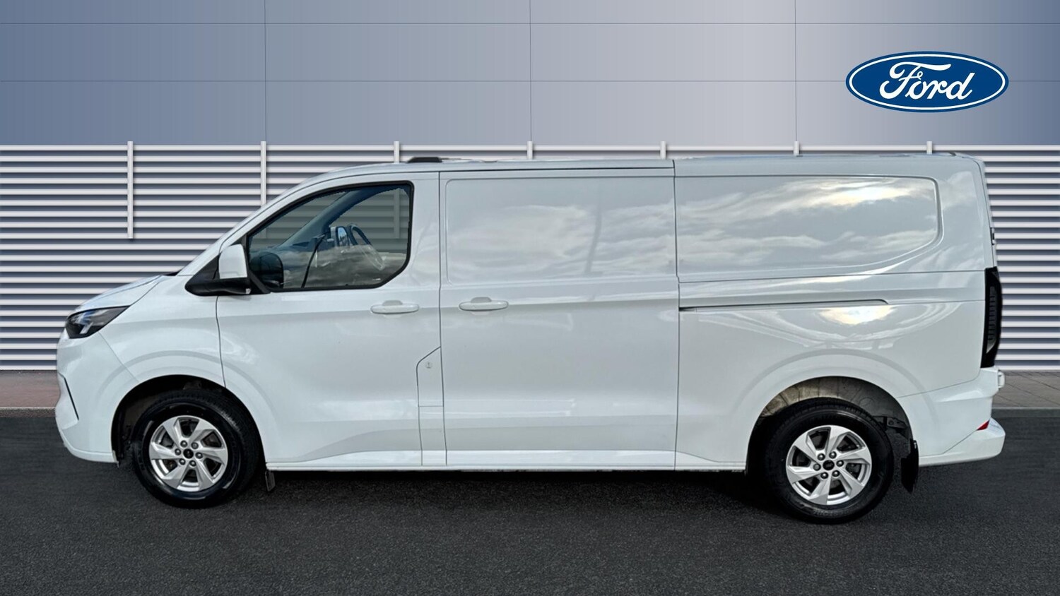 Used Ford Transit Custom 2024 for sale - 76444336: Photo 4