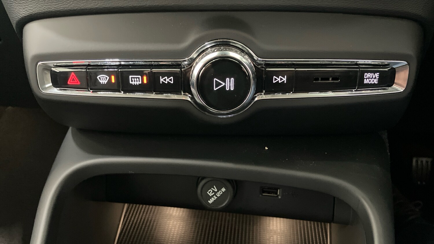 Used Volvo XC40 2021 for sale - 77898712: Photo 25