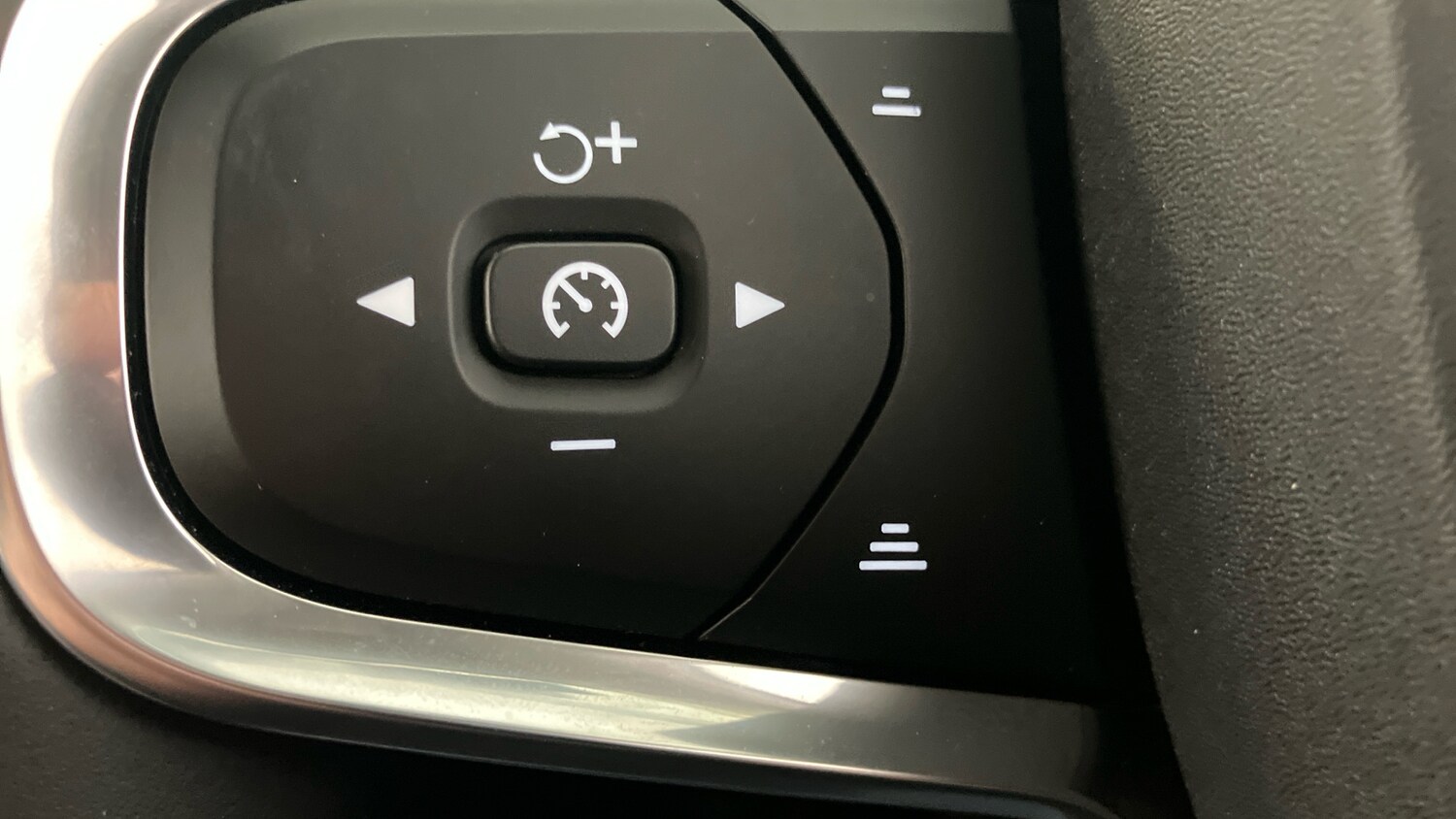 Used Volvo XC40 2021 for sale - 77898712: Photo 28