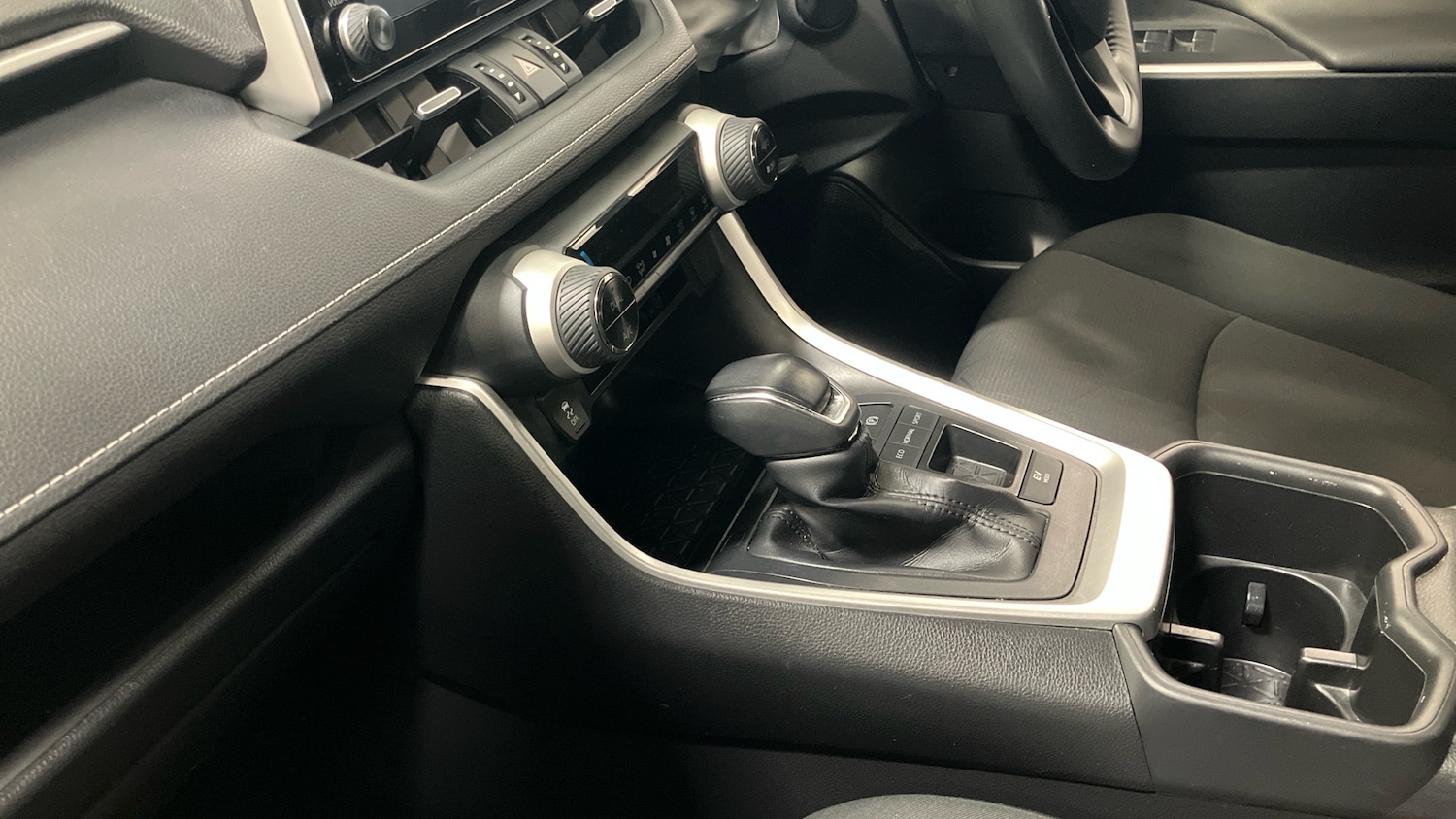 Used Toyota RAV4 2022 for sale - 77035739: Photo 13