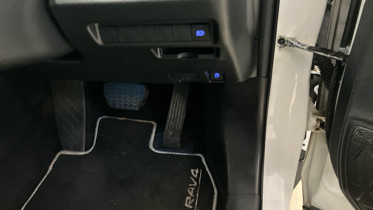 Used Toyota RAV4 2022 for sale - 77035739: Photo 32