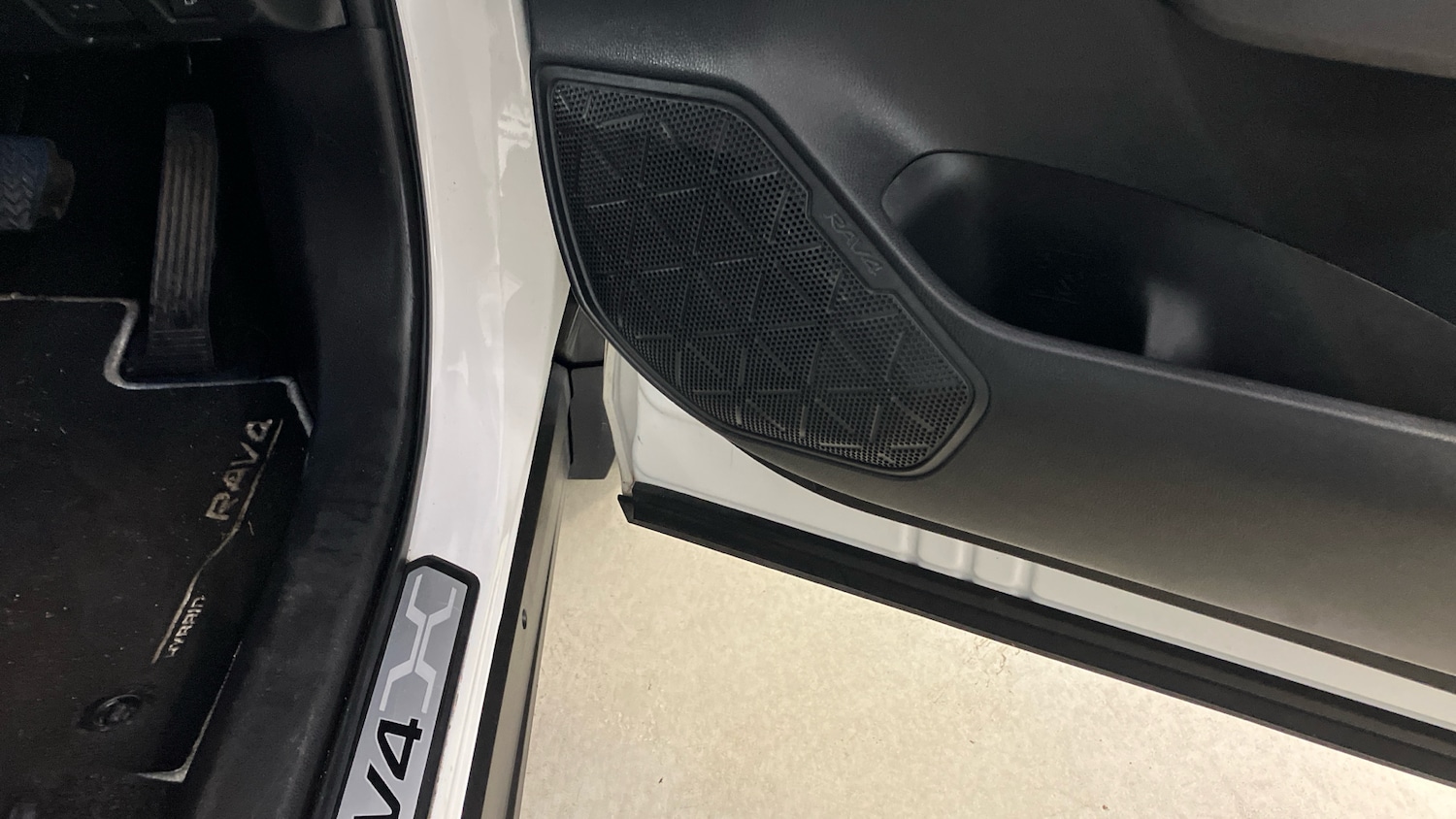 Used Toyota RAV4 2022 for sale - 77035739: Photo 48