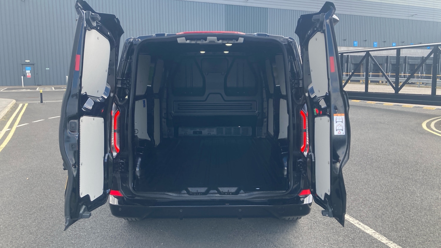 Used Ford Transit Custom 2025 for sale - 77898724: Photo 3