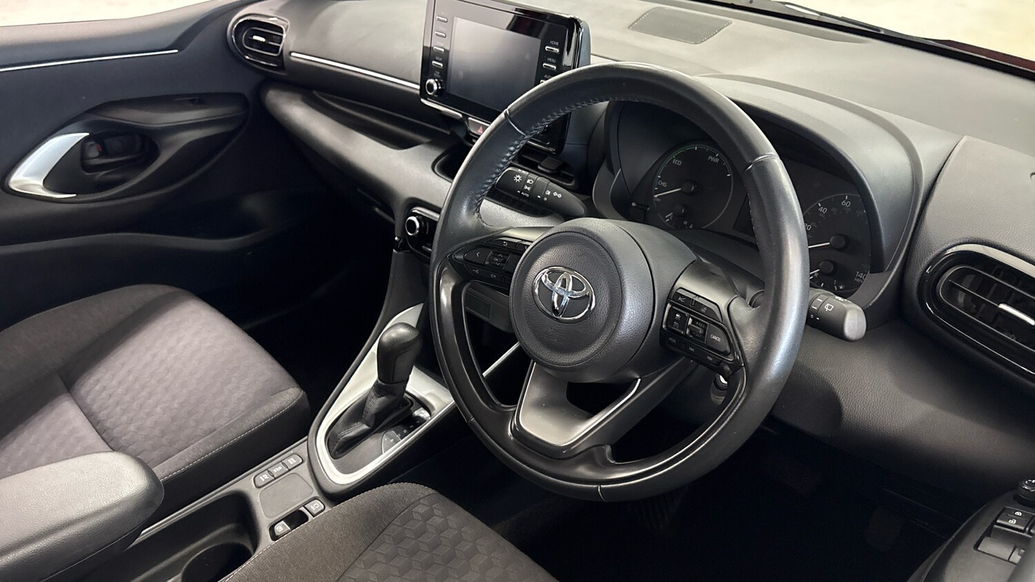 Used Toyota Yaris 2022 for sale - 77729703: Photo 11