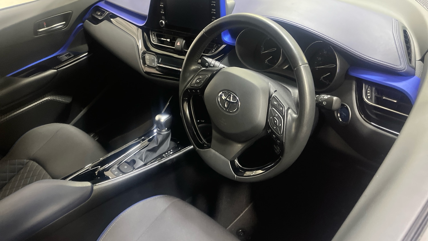 Used Toyota C-HR 2020 for sale - 77687882: Photo 11