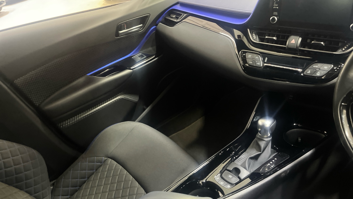 Used Toyota C-HR 2020 for sale - 77687882: Photo 14