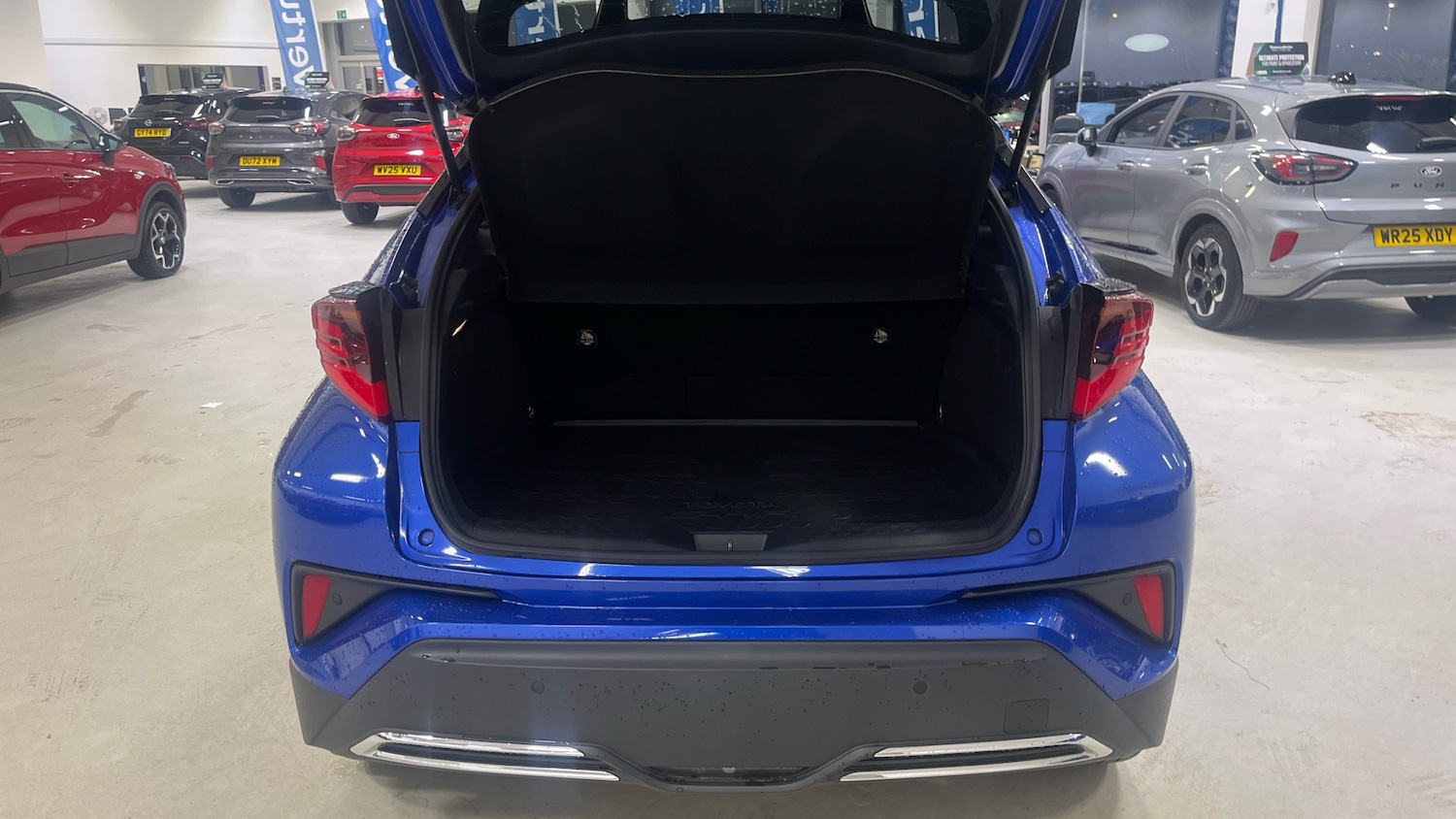 Used Toyota C-HR 2020 for sale - 77687882: Photo 4