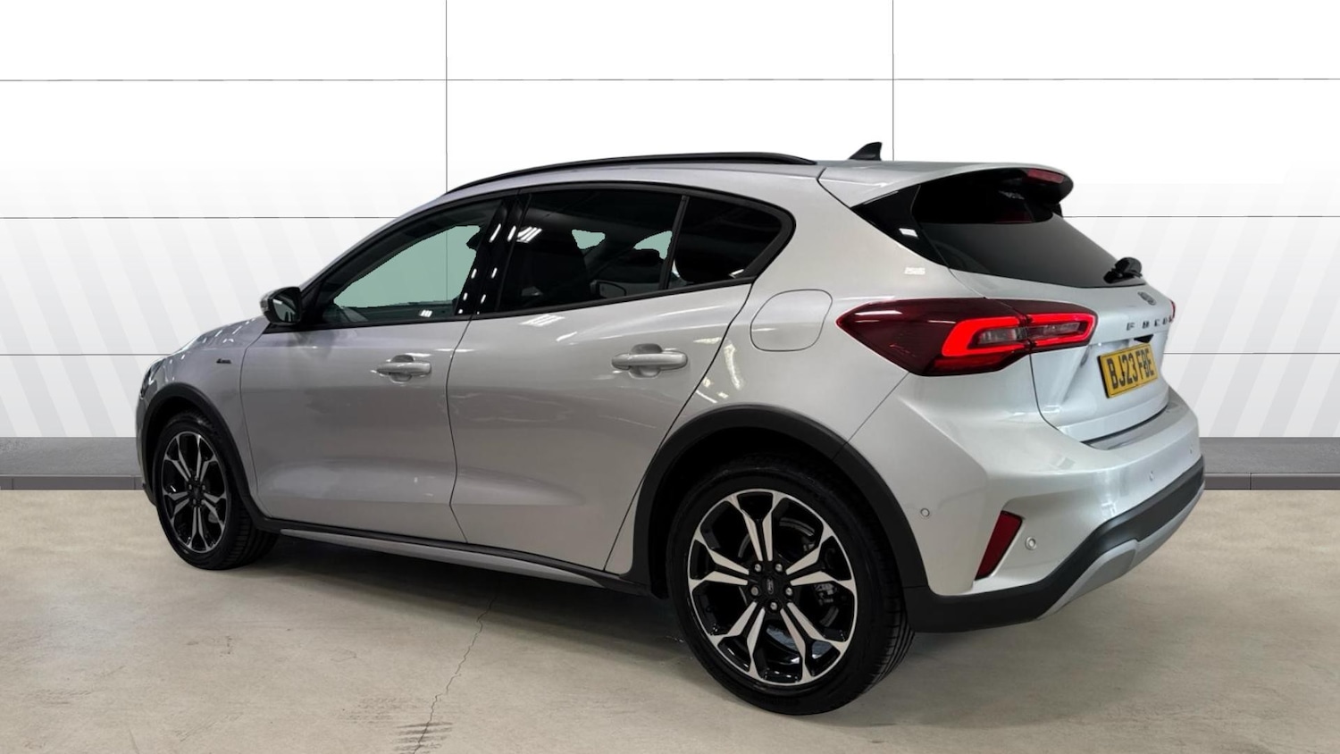 Used Ford Focus 2023 for sale - 77973179: Photo 2