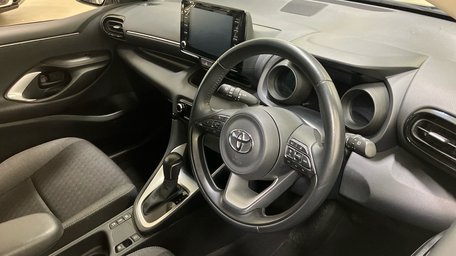 Used Toyota Yaris 2023 for sale - 77019136: Photo 11