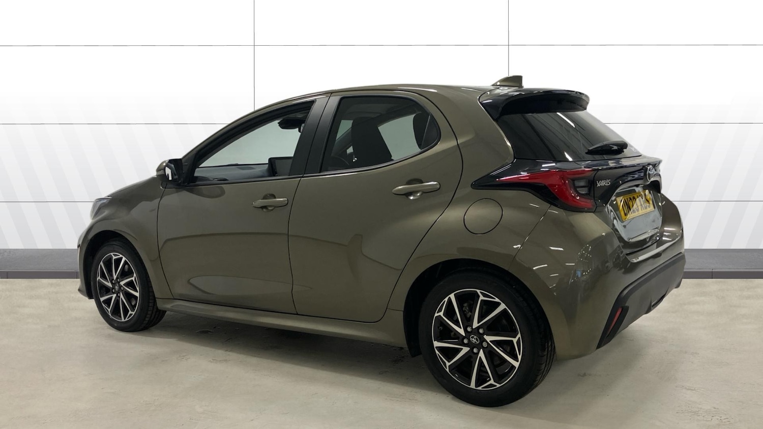 Used Toyota Yaris 2023 for sale - 77019136: Photo 2