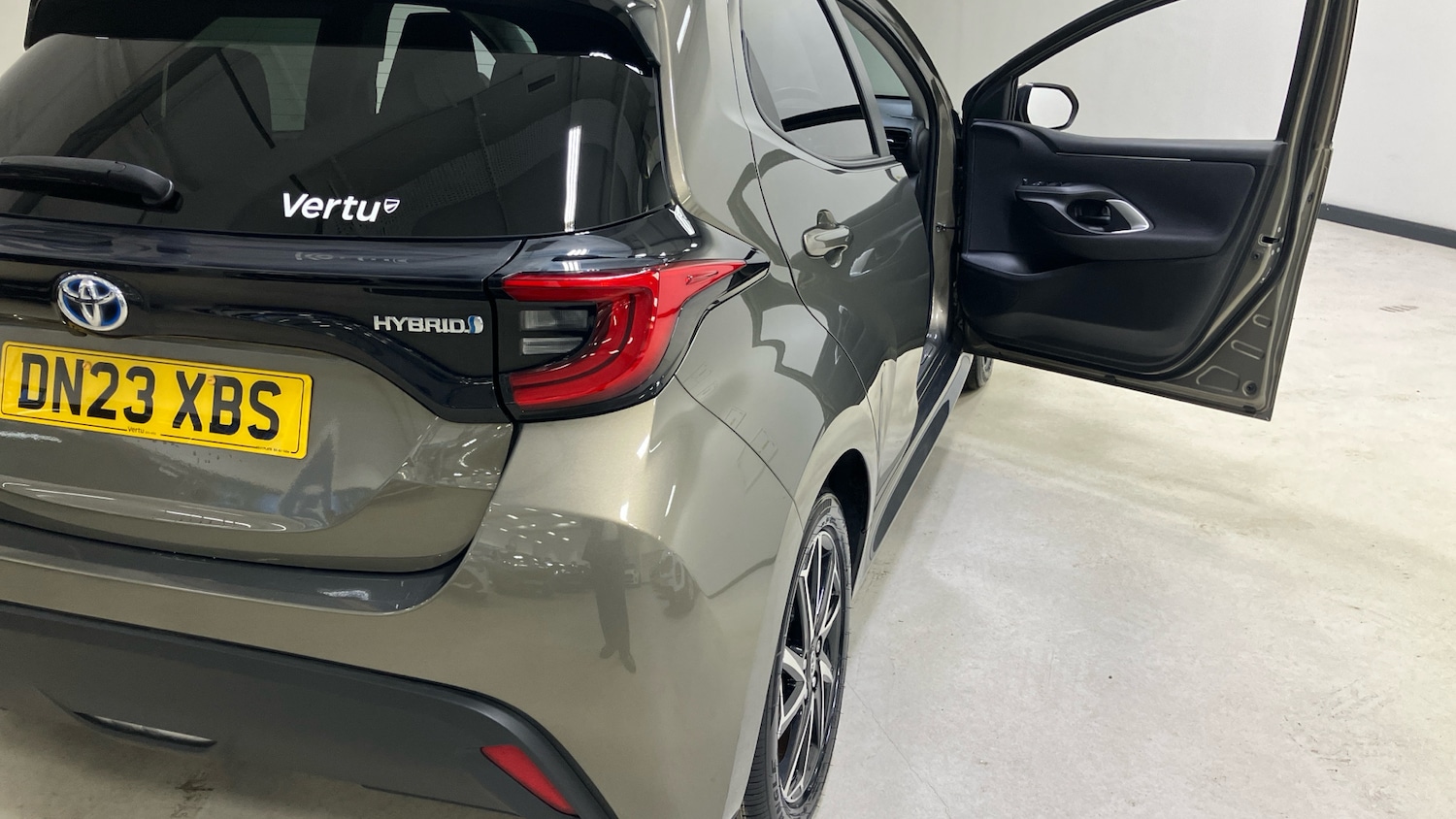 Used Toyota Yaris 2023 for sale - 77019136: Photo 31