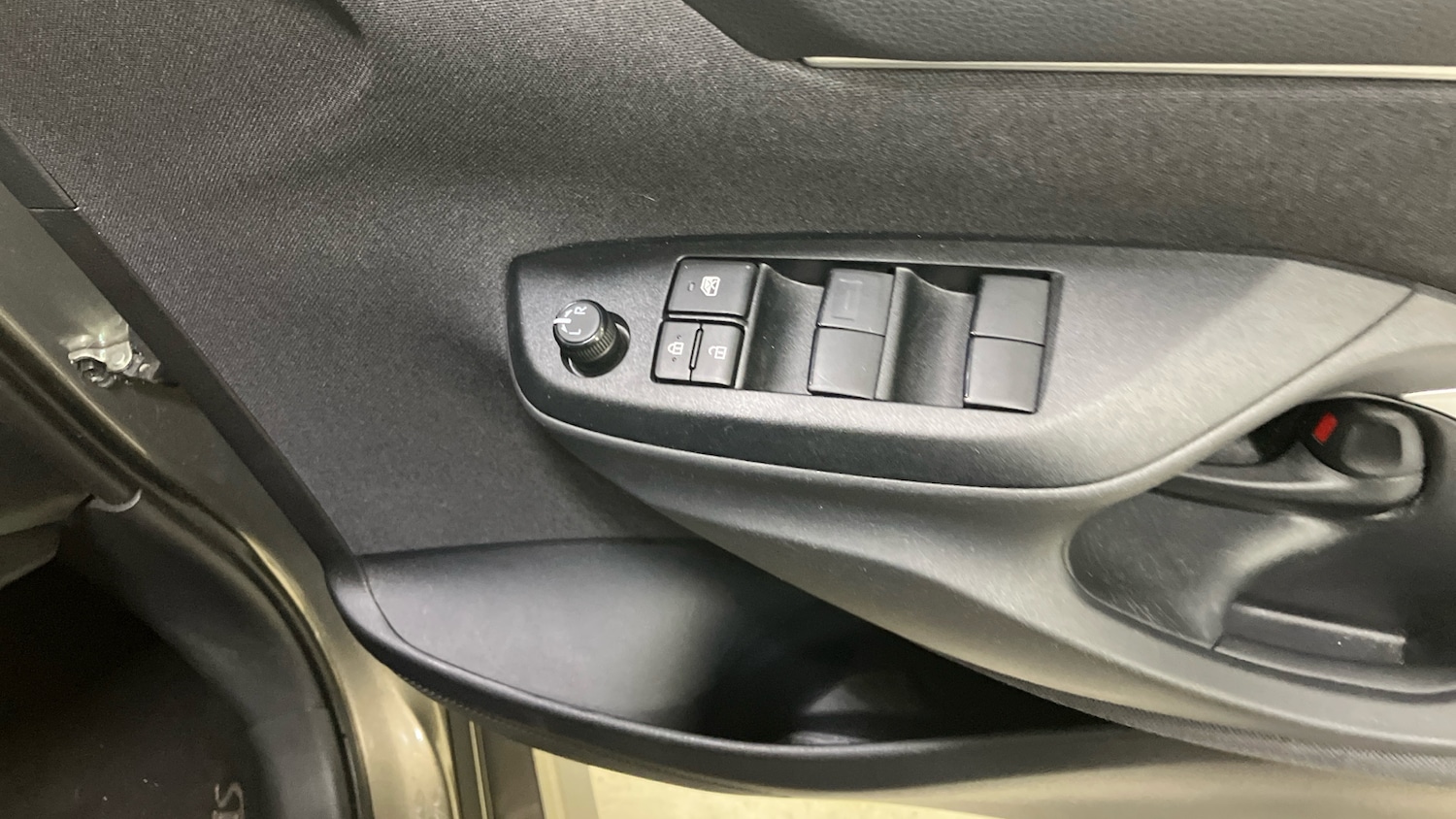 Used Toyota Yaris 2023 for sale - 77019136: Photo 32