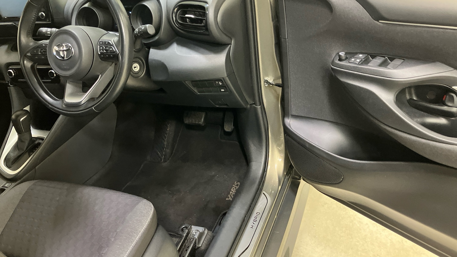 Used Toyota Yaris 2023 for sale - 77019136: Photo 33