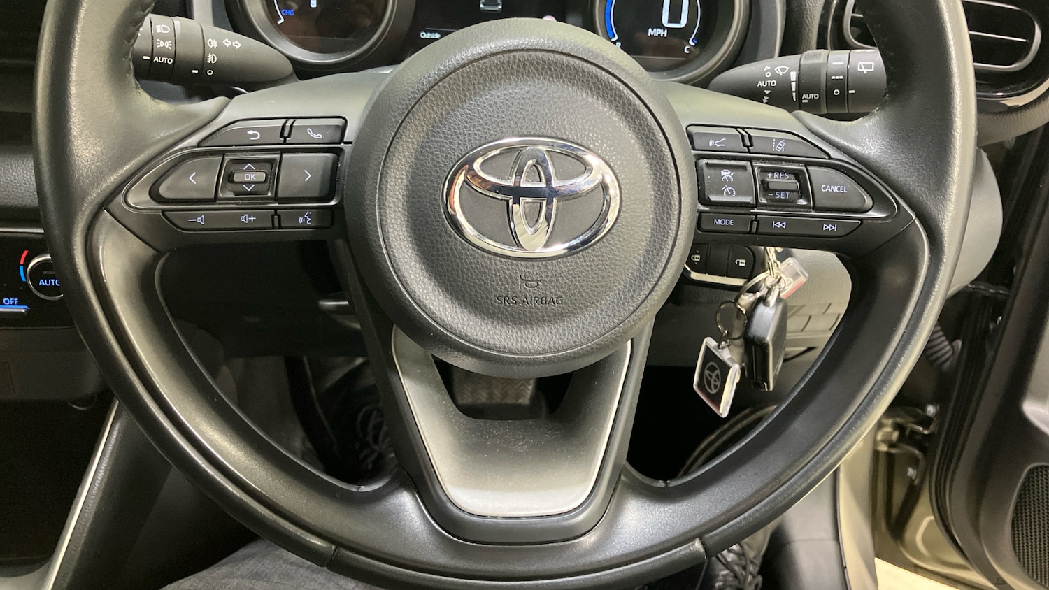 Used Toyota Yaris 2023 for sale - 77019136: Photo 35