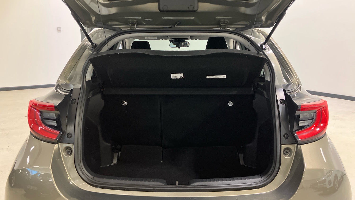 Used Toyota Yaris 2023 for sale - 77019136: Photo 4