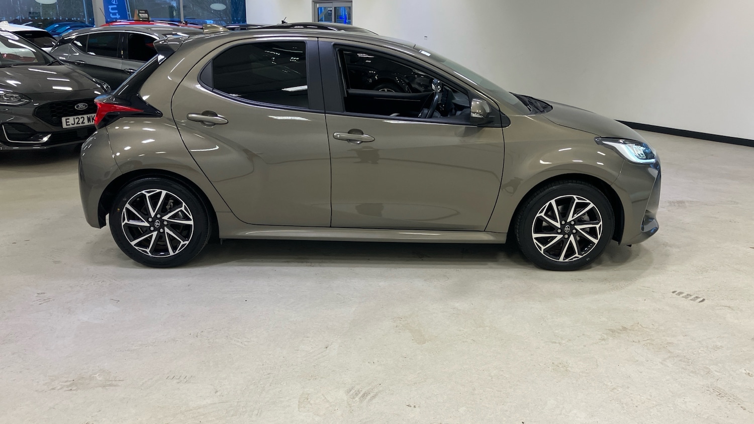 Used Toyota Yaris 2023 for sale - 77019136: Photo 43