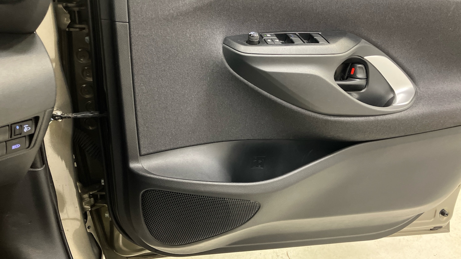 Used Toyota Yaris 2023 for sale - 77019136: Photo 45