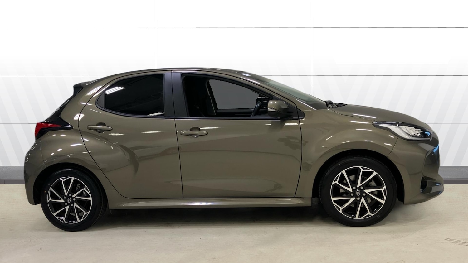 Used Toyota Yaris 2023 for sale - 77019136: Photo 5