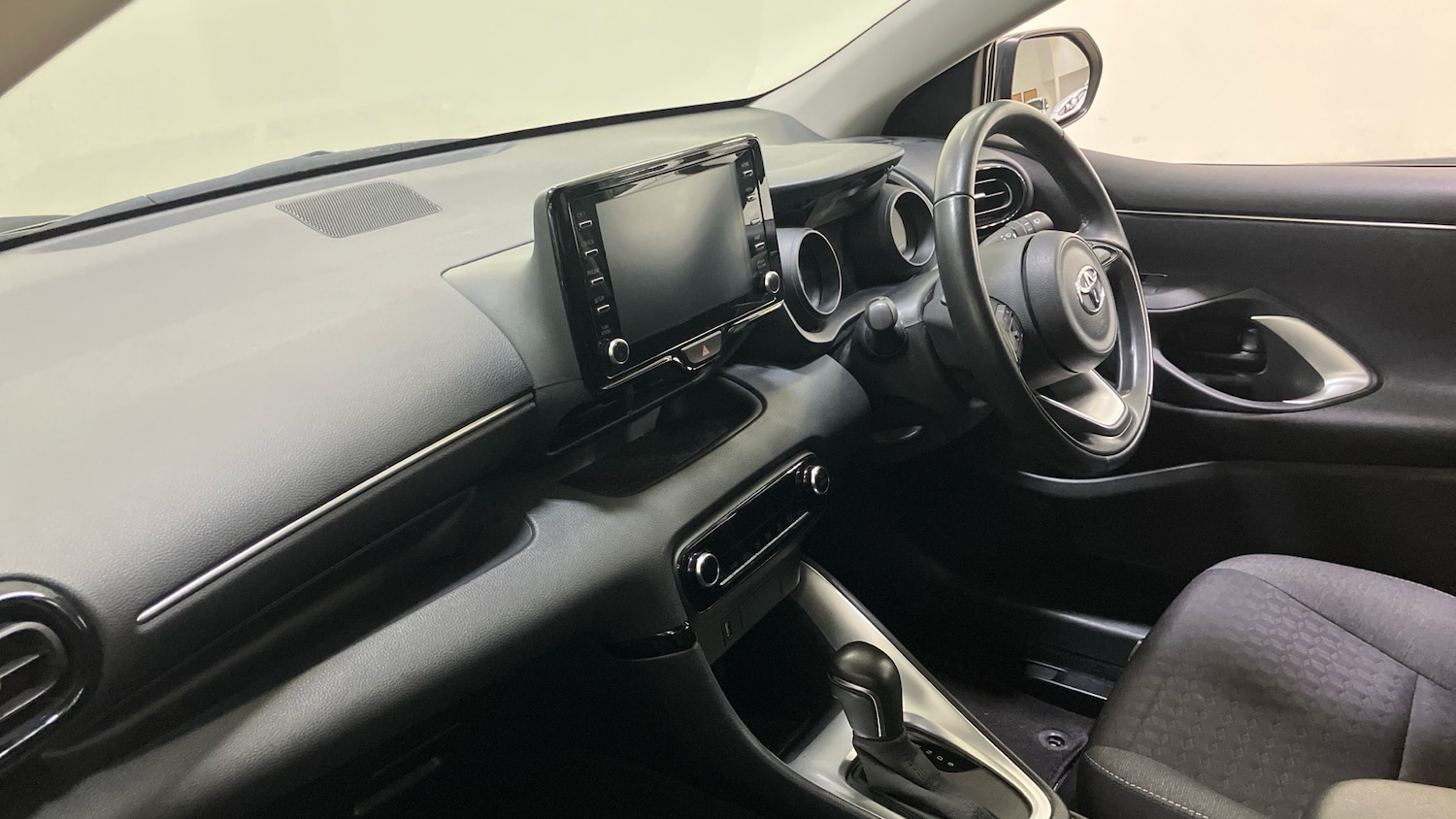 Used Toyota Yaris 2023 for sale - 77019136: Photo 9