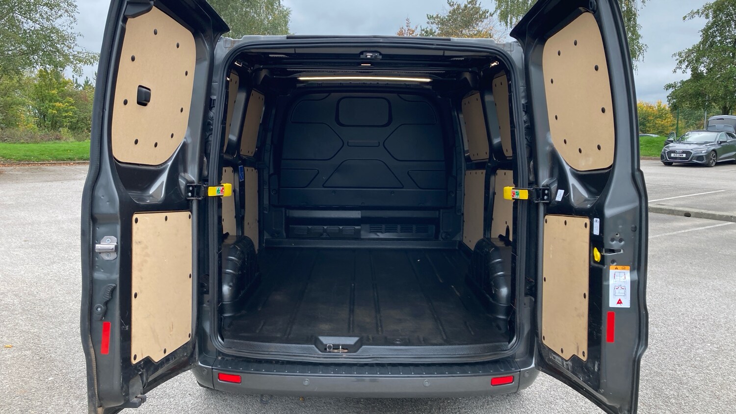 Used Ford Transit Custom 2023 for sale - 76265282: Photo 3