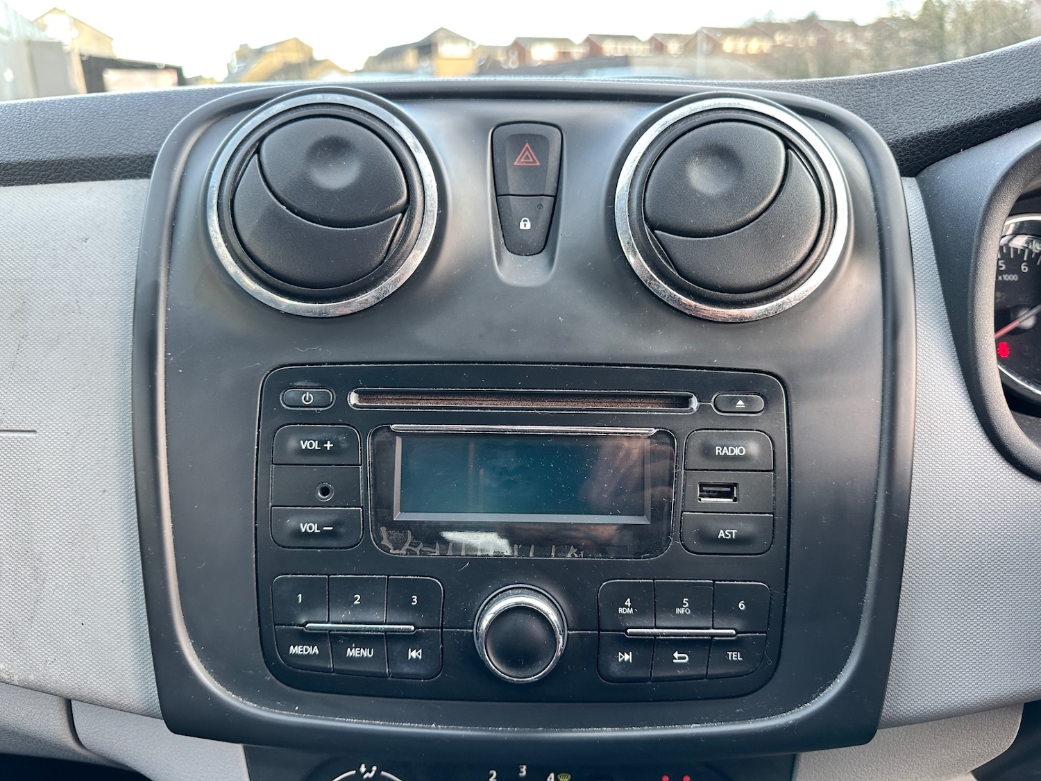 Used Dacia Sandero 2013 for sale - 77064179: Photo 12