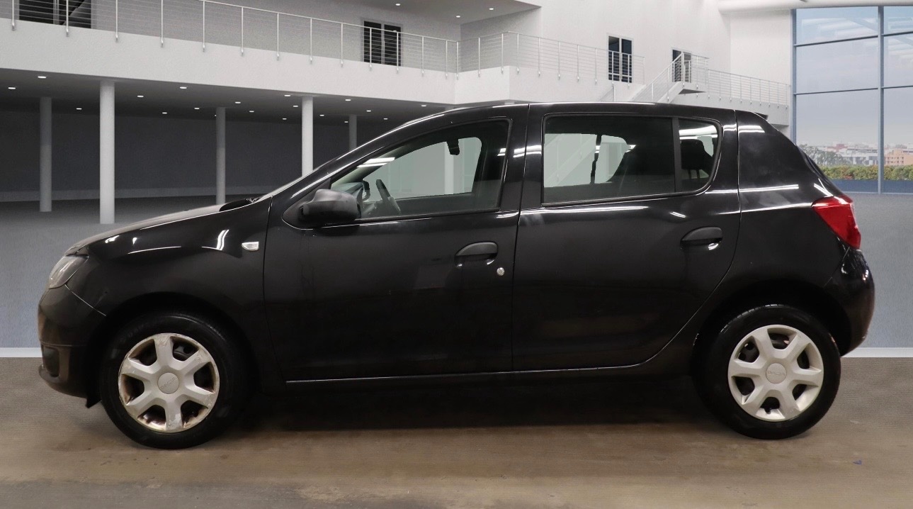 Used Dacia Sandero 2013 for sale - 77064179: Photo 2