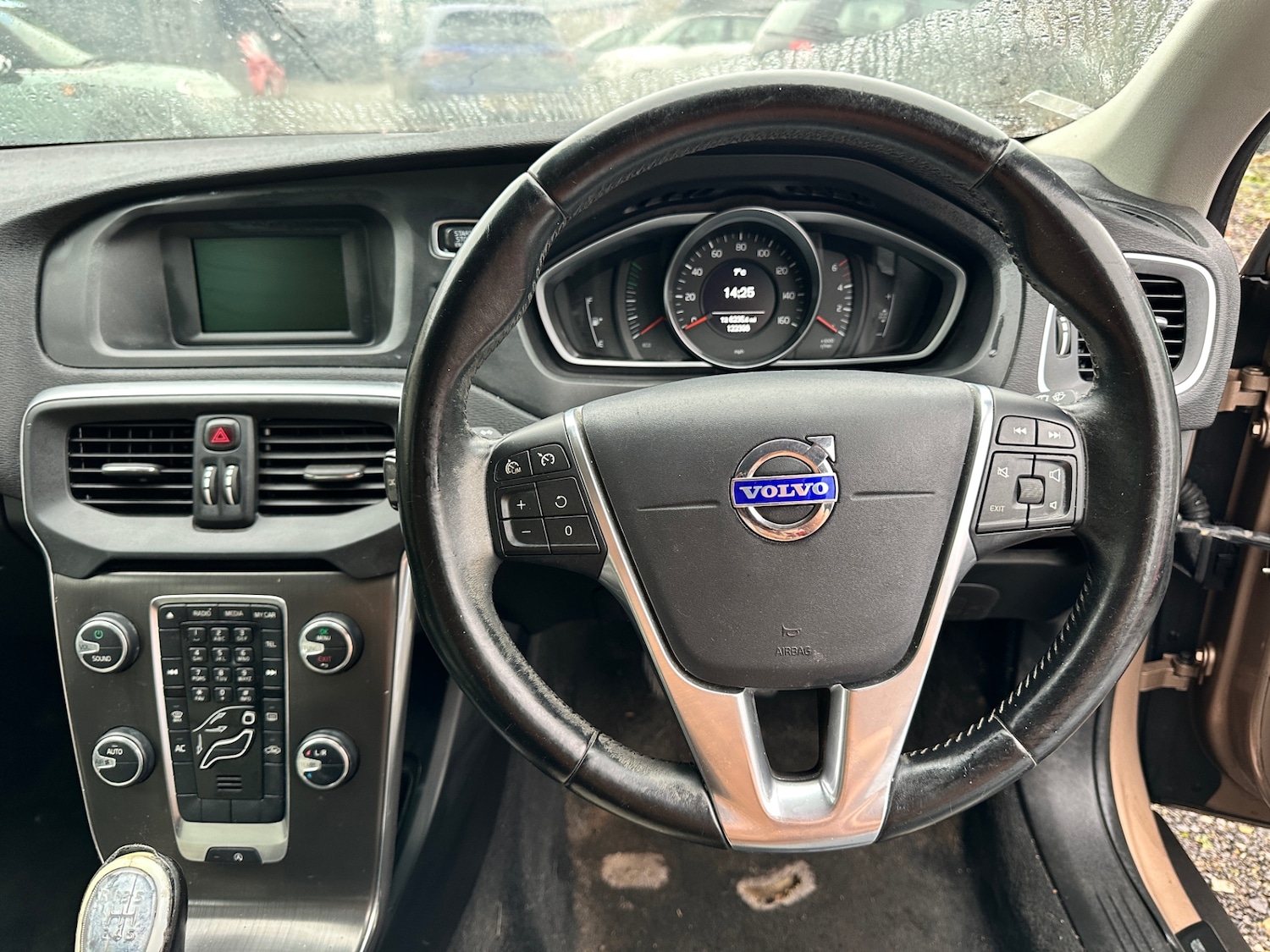 Used Volvo V40 2013 for sale - 77476071: Photo 10