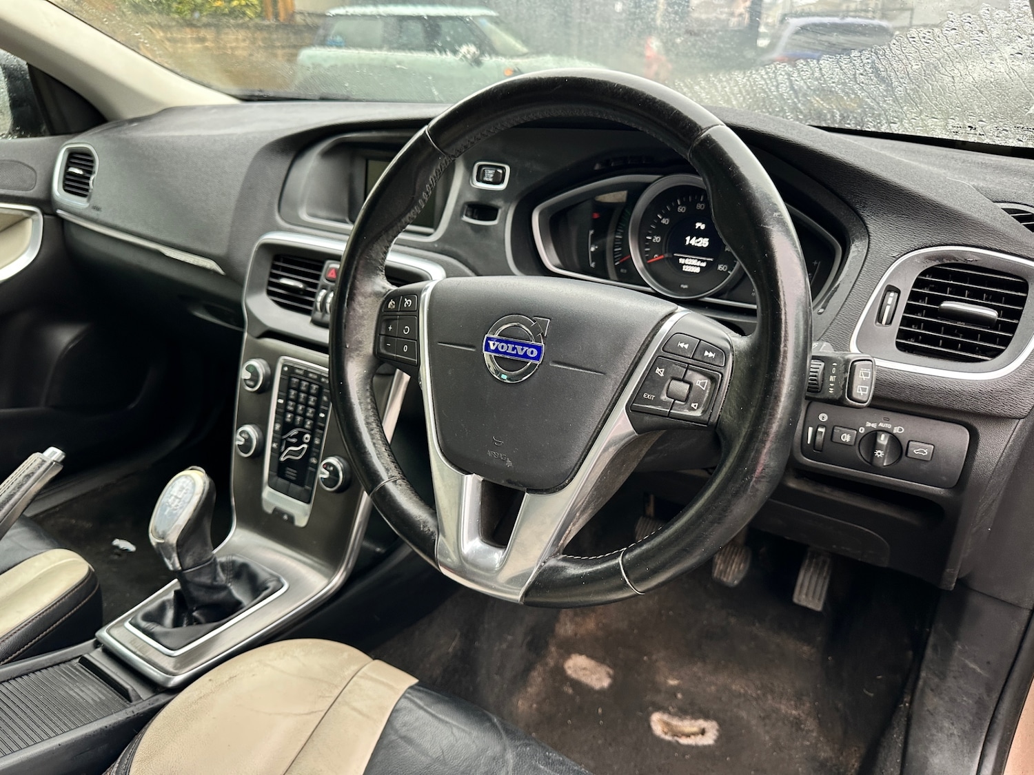 Used Volvo V40 2013 for sale - 77476071: Photo 9